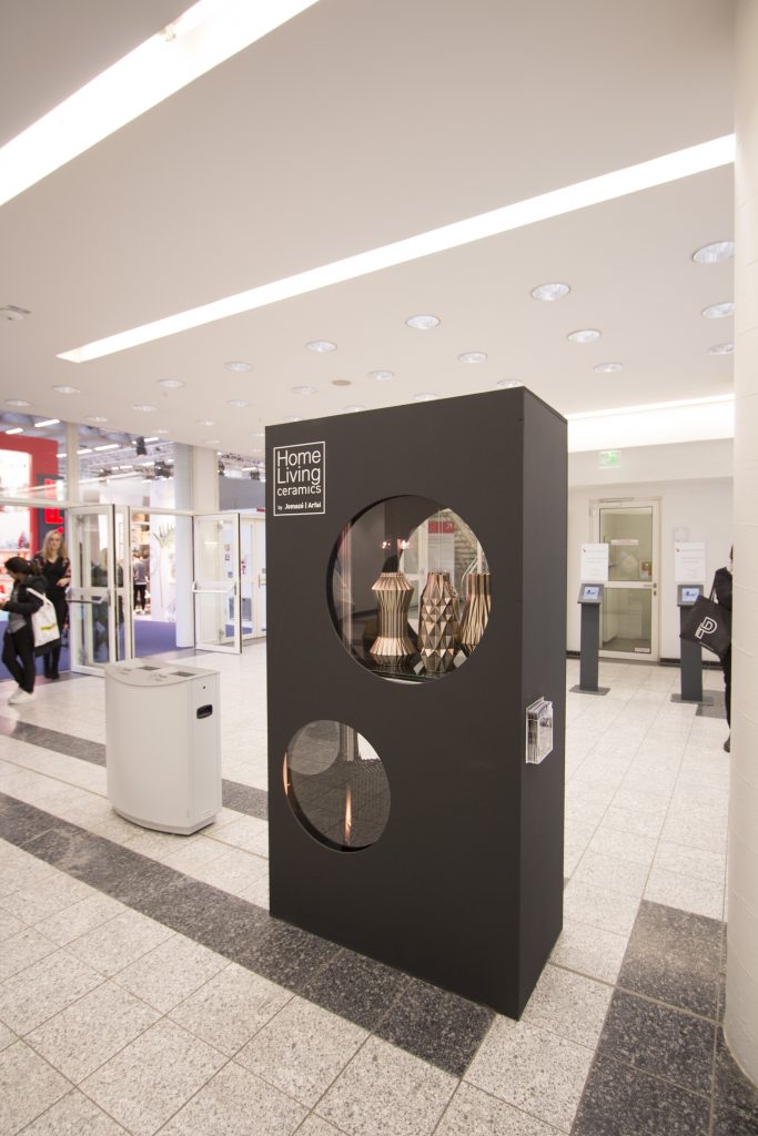 Arfai & Jomazé, Ambiente 2017 | A display case by Bleach Design